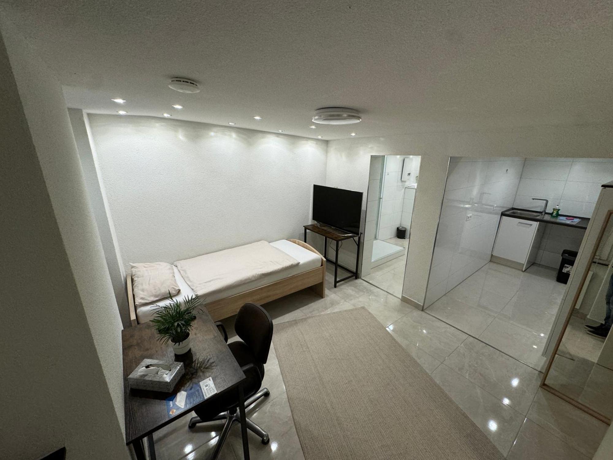 City Apartment Stadtwohnung Mit Kueche Und Netflix Nahe Bahnhof Sinsheim Luaran gambar